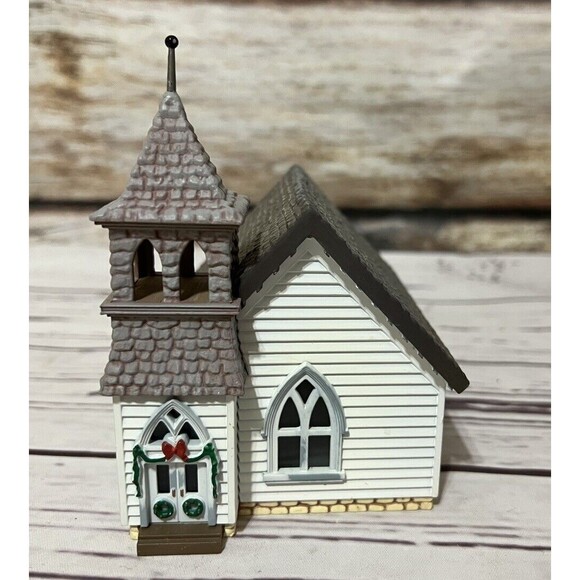 Hallmark Sarah Plain and Tall Holiday Christmas Village Country Church 1994 - Picture 5 of 6